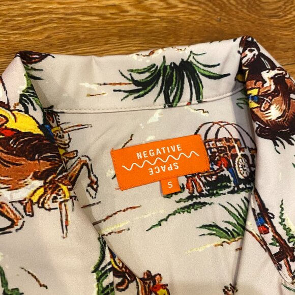 Negative Space Cowboy Western Wagon Horse Button Down Shirt Mens Small AOP NWT - Picture 5 of 7
